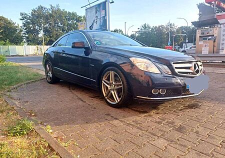 Mercedes-Benz E 250 CGI Coupe BlueEFFICIENCY Automatik Elegance