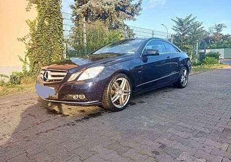 Mercedes-Benz E 250 CGI Coupe BlueEFFICIENCY Automatik Elegance