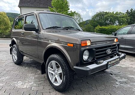 Lada Niva Legend 4x4 1,7 Ltr. 8V 61 kW (83PS)