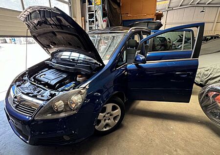 Opel Zafira B EditVoll!NaviPanoLeder ERST LESEN!!FP!!