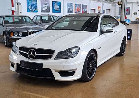 Mercedes-Benz C 63 AMG Coupe Performance