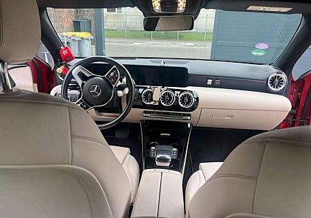 Mercedes-Benz A 250 e 8G-DCT Advanced AMG Line