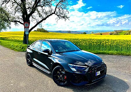 Audi RS3 Limousine quattro S tronic