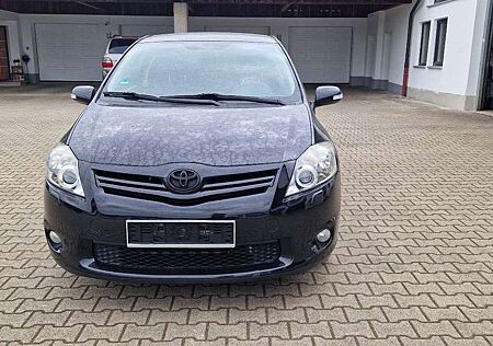 Toyota Auris Club