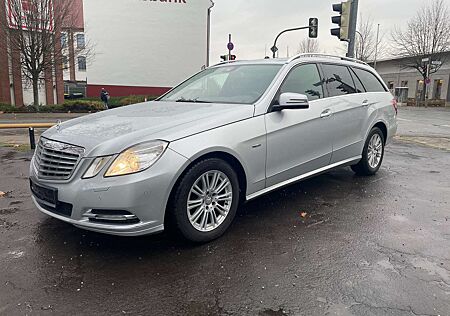 Mercedes-Benz E 220 TEMPOMAT*KLIMAAUTOMATIK*SHZ*ISOFIX*TÜV*04/2027