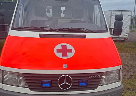 Mercedes-Benz Sprinter 212 D DRK