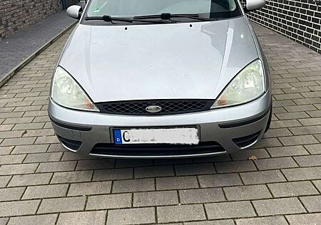 Ford Focus D 1.6 Benzin TÜV 12/2025