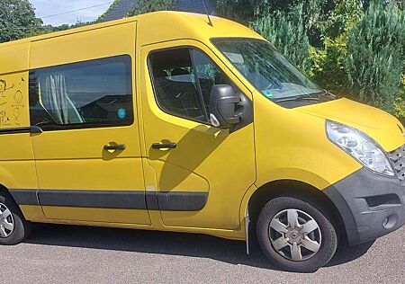Renault Master 7 Sitzer mit Trennwand und hinterem Laderaum