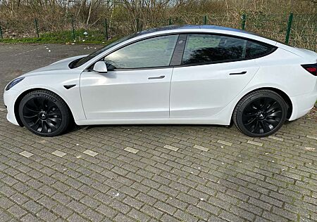 Tesla Model 3 Standard Reichweite Plus Hinterradantrieb