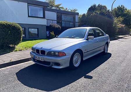 BMW 523i 523