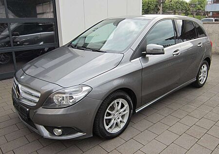Mercedes-Benz B 180 "Blue Efficiency"Navigation*Alu*SH*Abstand*