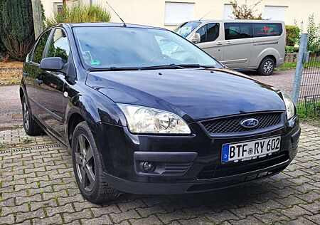 Ford Focus Fließheck 5-Türer 1.6 16V Trend