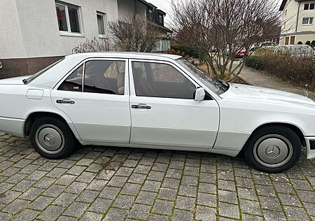 Mercedes-Benz E 300 D 4Matic