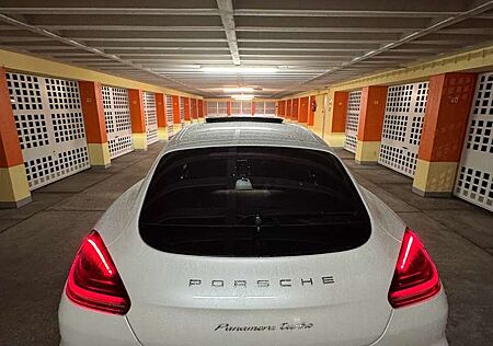 Porsche Panamera Turbo PDK perlmuttweiß