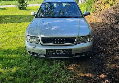 Audi A4 Avant 2.5 TDI quattro