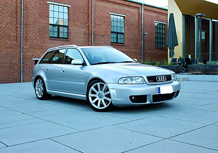 Audi RS4 original Lichtsilber / einer von 100