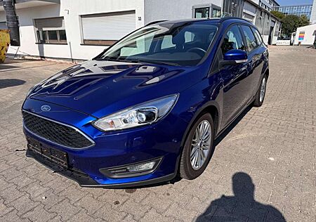 Ford Focus Turnier Automatik Bi-Xenon Navi SHZ