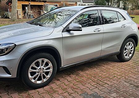 Mercedes-Benz GLA 220 d 7G-DCT Style