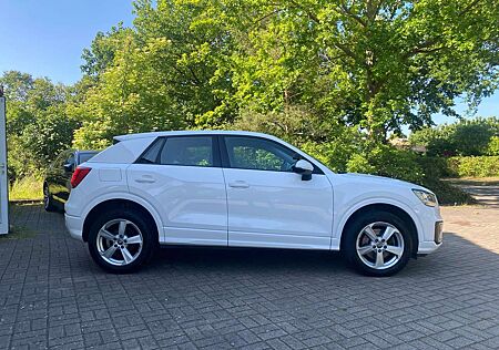 Audi Q2 35 TFSI sport Fahrschulwagen