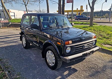 Lada Taiga Urban 4x4. 25.000 km /Hohlraumversiegelung