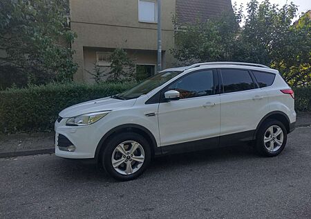 Ford Kuga 2.0 TDCi 4x4 SYNC Edition Winterpaket 1. Hand