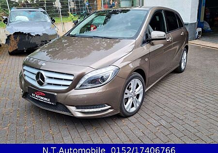 Mercedes-Benz B 200 *NUR 92 TKM*2HAND*NAVI*XENON*2xPDC*SHZ*17 "