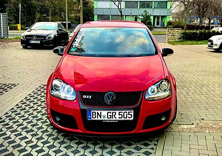 VW Golf GTI Volkswagen Golf 2.0 GTI