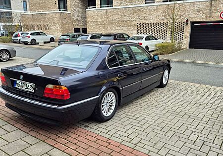 BMW 728iL 728