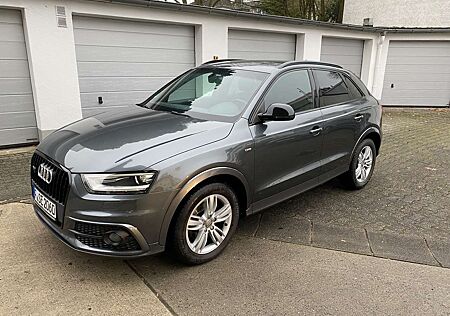 Audi Q3 2.0 TDI quattro, Blackline Edition, DSG, Alcantara