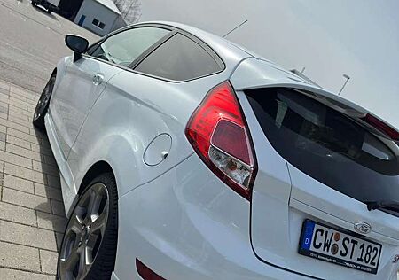 Ford Fiesta 1.6 EcoBoost mit Leder-Sport-Paket ST