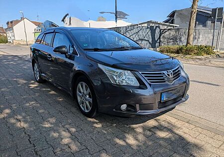 Toyota Avensis Combi 2.2 D-4D Automatik Edition