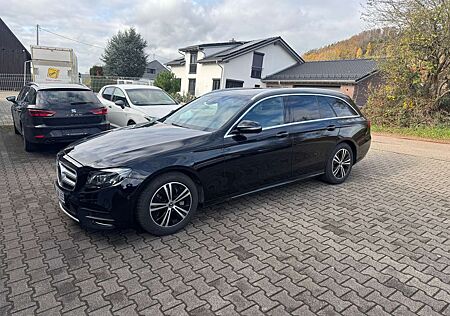 Mercedes-Benz E 220 d 4Matic AMG Line NAVI AHK LED MFL STHZ KAM
