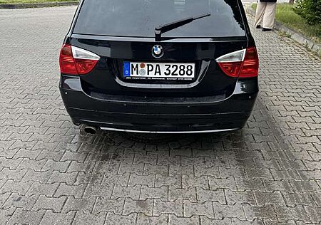 BMW 320i 320 Touring Aut.