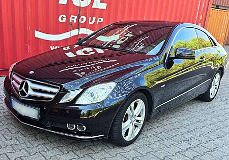 Mercedes-Benz E 200 CGI Coupe BlueEFFICIENCY Elegance