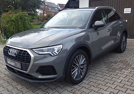 Audi Q3 35 TDI quattro S tronic/LED/