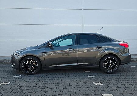 Ford Focus Lim. Titanium (Automatik)