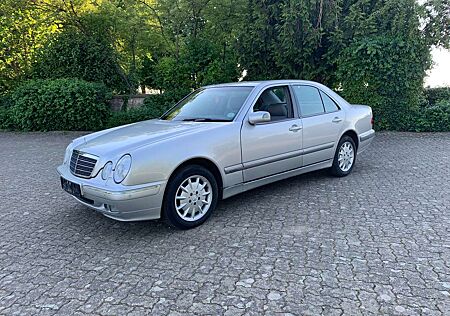 Mercedes-Benz E 200 Elegance~Autom.~Klima~Tempomat
