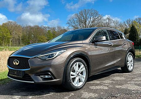 Infiniti Q30 2.2d AWD Premium Navi Kamera Leder Memory