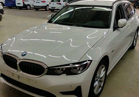BMW 330 e Touring Advantage*ACC*SPORTSITZE*AHK*KAM