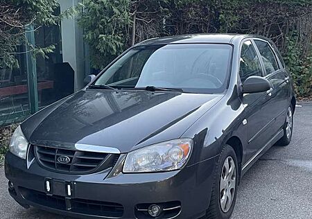 Kia Cerato Tüv bis 10.26 FAHRBEREİT