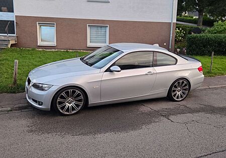 BMW 320i 320 Coupe
