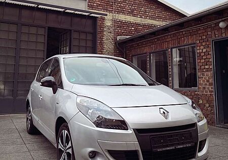 Renault Scenic ERSTBESİTZER+STZHEİZNG+KEYLESS+BOSE