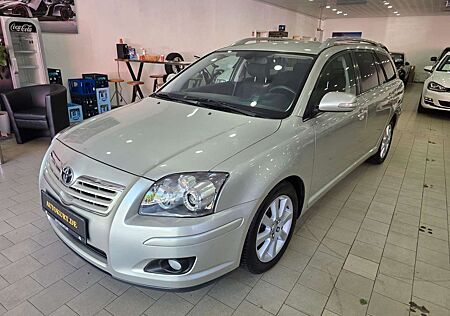 Toyota Avensis Kombi 1.8 Edition Navi Pdc´s hinten