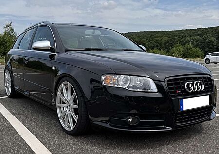 Audi S4 4.2 quattro//Schalter//Motor revidiert