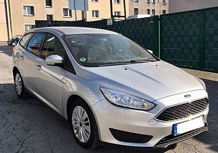 Ford Focus EcoBoost Lenkradhz Klima MFL SHZ PDC 1Hand Tüv