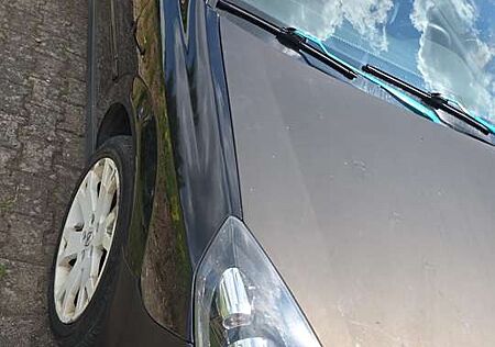 Opel Vectra 2.2 Caravan Edition
