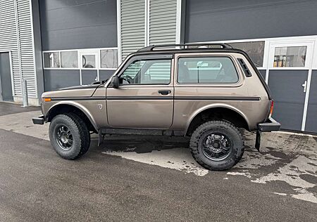 Lada Niva 4x4 Bronto