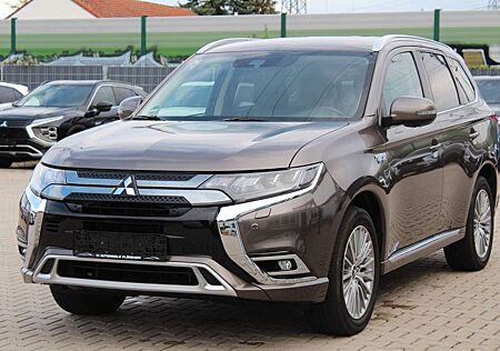 Mitsubishi Outlander 2.4 PHEV Plus 4WD LED Leder R.Kamera