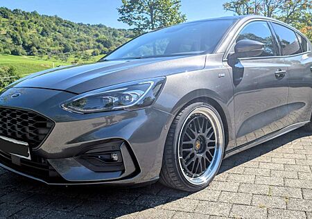 Ford Focus Fließheck 1.5 EcoBoost ST-LINE Aut.