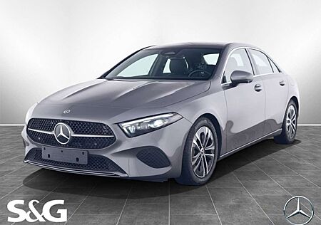 Mercedes-Benz A 200 Limousine DISTRONIC+PANO+TOTWINKEL+360°+17
